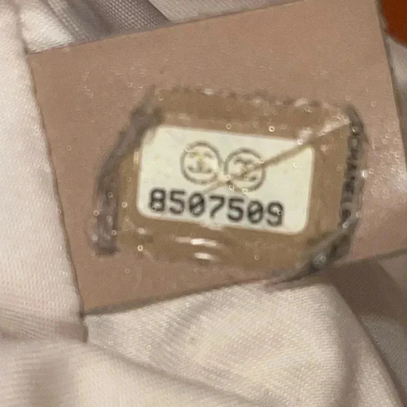 CHANEL
MEDIUM Travel Ligne Tote - Picture 7 of 16